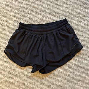 black 2.5 in hotty hot shorts